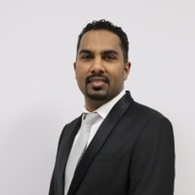 Foto Dr. Karunakgaran Kanan